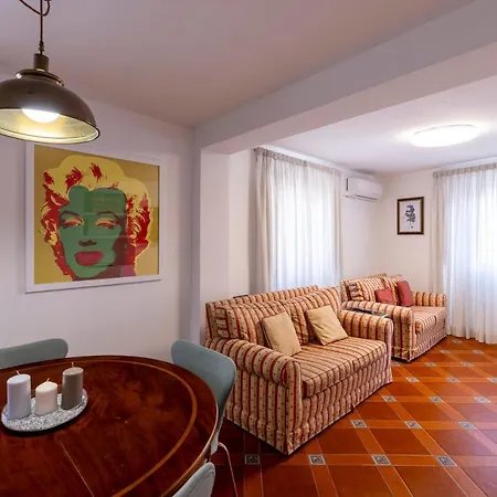 Parlamento Luxury Rom